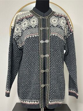 Men's Dark Gray Nordic Knit Cardigan with Toggle Clasps